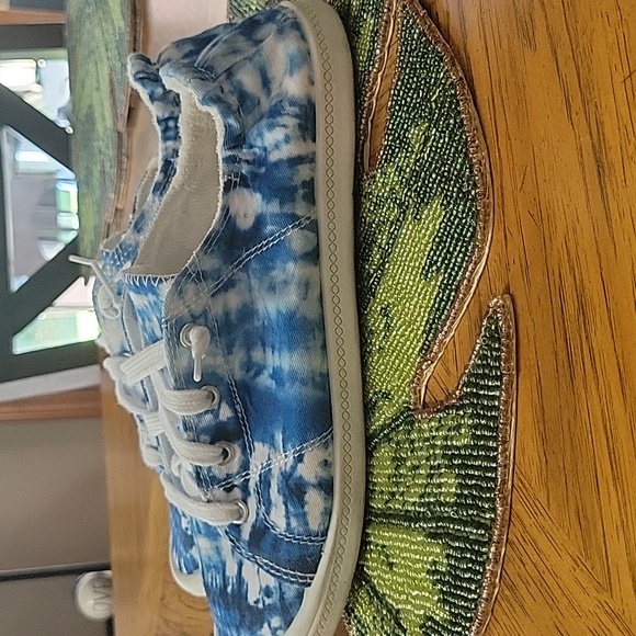 3/$12☆☆Time & Tru tie dye 11 wide sneakers.with memory foam - Picture 4 of 6